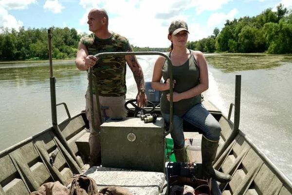 Ashley deadeye Jones alongside her hunting partner Ronnie Adams.