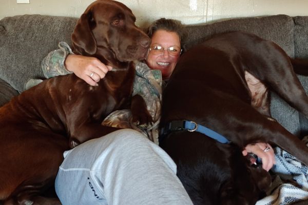 liz cavalier with her dogs