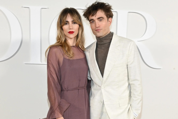 Suki Waterhouse along side his current boyfriend Robert Pattinson